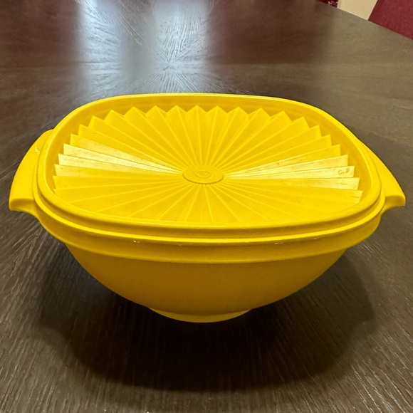 Tupperware Other - Vintage Tupperware Servalier Square Bowl w/ Lid 836-16 Yellow 8 Cup, 8" × 8"